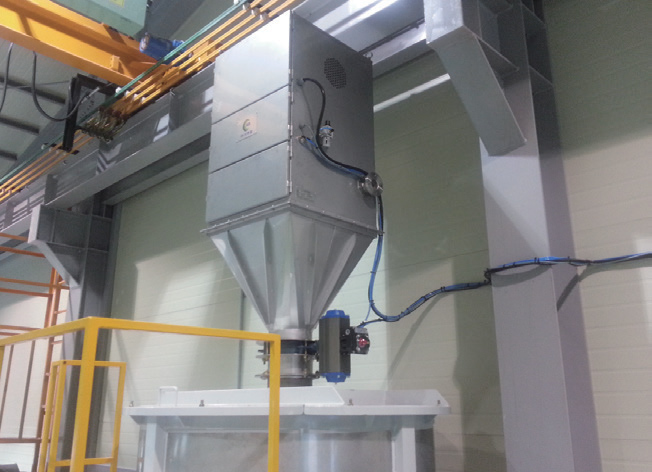 Flour powder conveying device